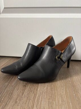 Women's Calvin Klein Black Leather Pointed-Heel Ankle Booties
